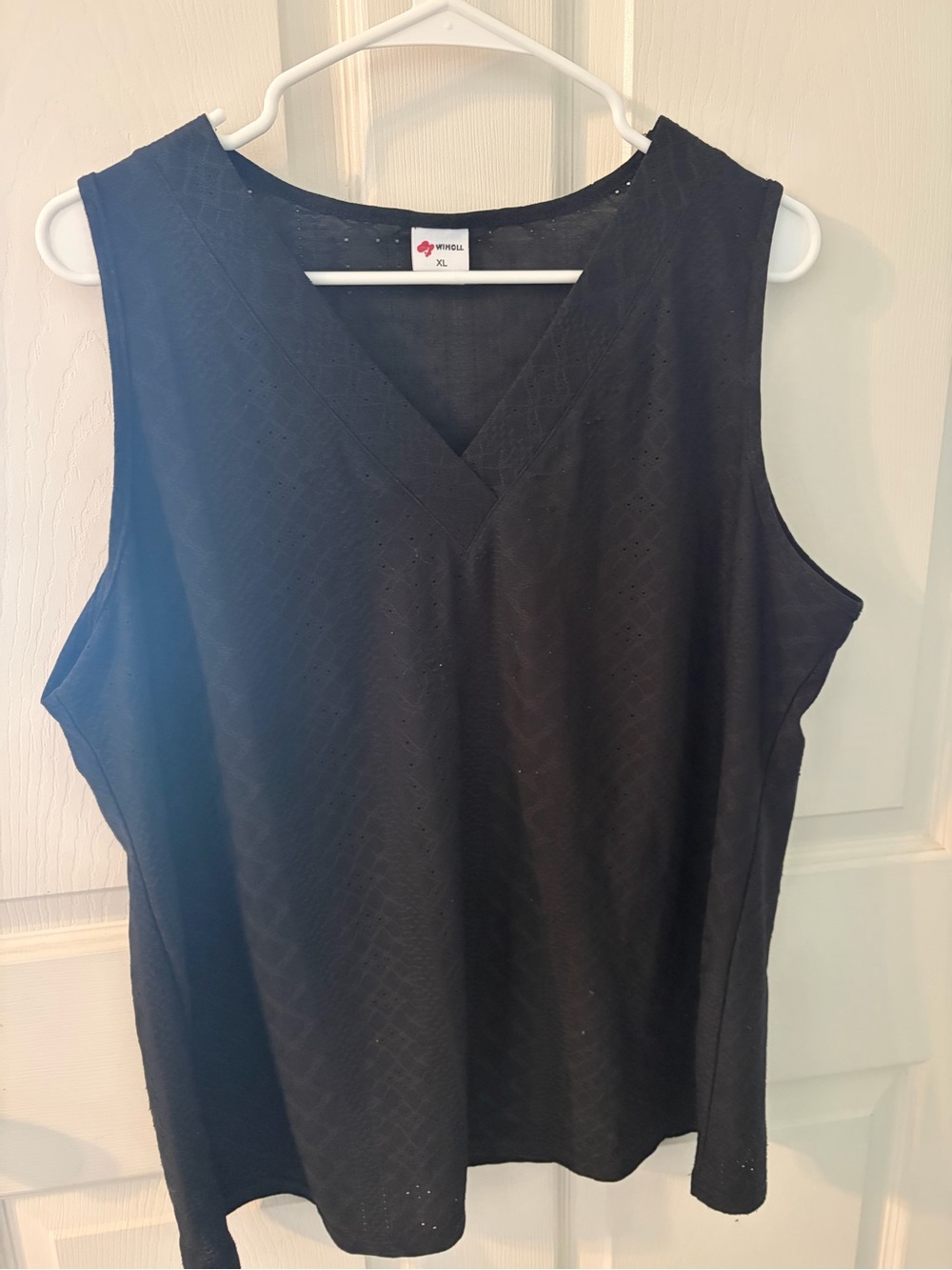 WIHOLL Black Sleeveless V-Neck Tank Top XL